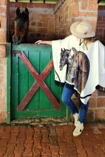 RUANA CABALLO NEGRA.